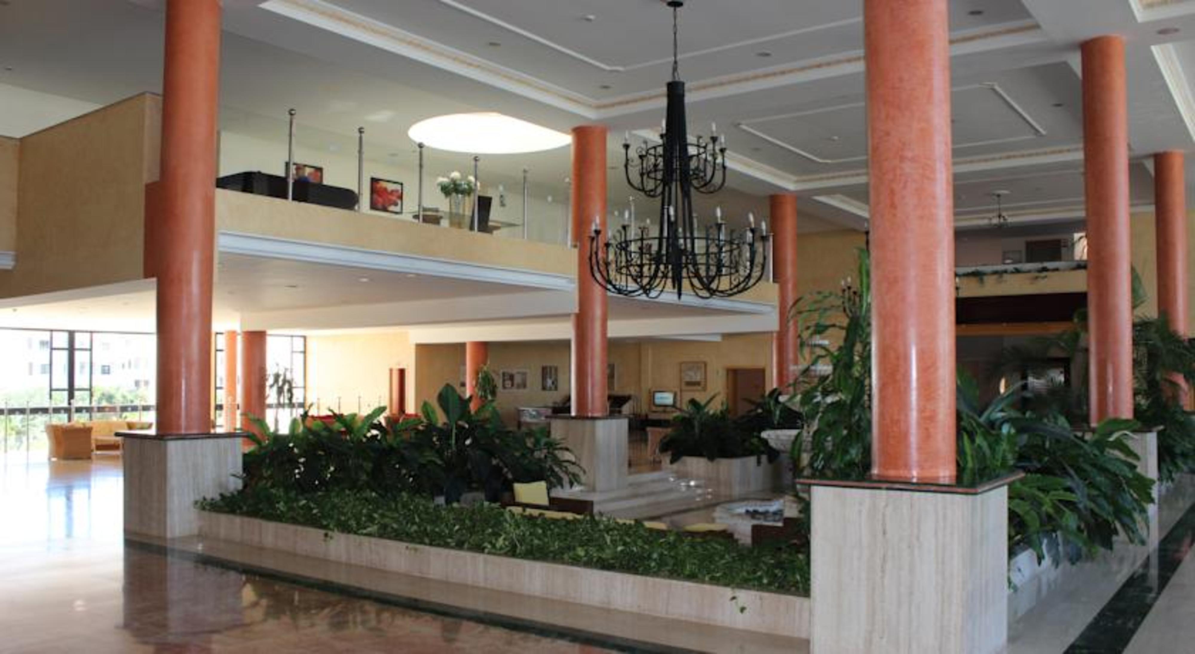 Hotel Grand Muthu Golf Plaza